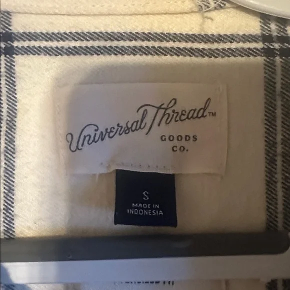 Universal Thread Cream and blue oversized flannel size S - Picture 2 of 2